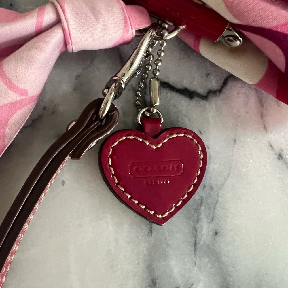 Vintage Satin Coach Wrislet Purse with heart Charm Women's Clutch - Picture 3 of 5
